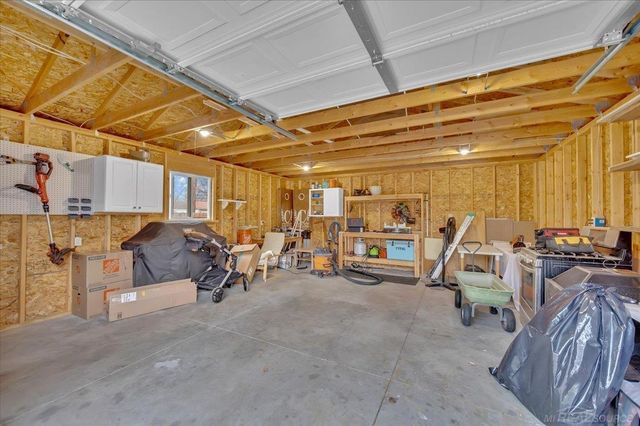 266 Royal Park Lane, Madison Heights, MI 48071