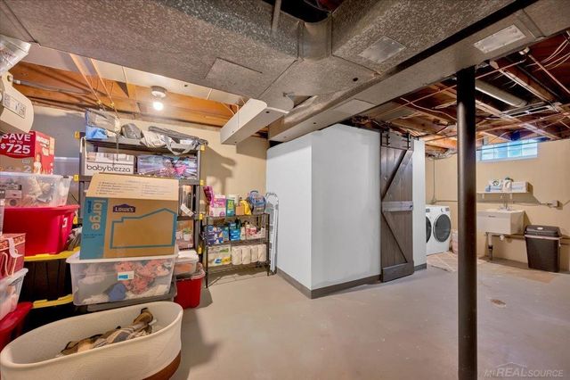 266 Royal Park Lane, Madison Heights, MI 48071