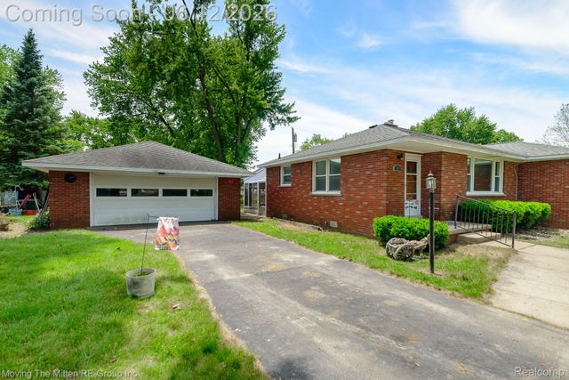 57 W Spencer Street, Van Buren Charter Township, MI 48111