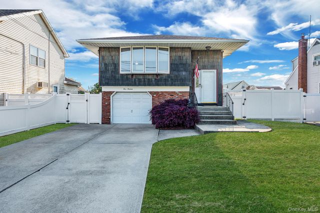 413 N Broadway, Lindenhurst, NY 11757