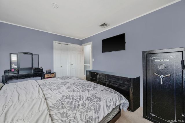 413 N Broadway, Lindenhurst, NY 11757