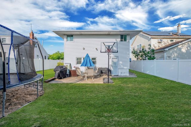 413 N Broadway, Lindenhurst, NY 11757