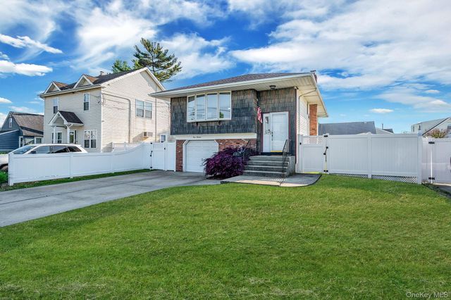 413 N Broadway, Lindenhurst, NY 11757