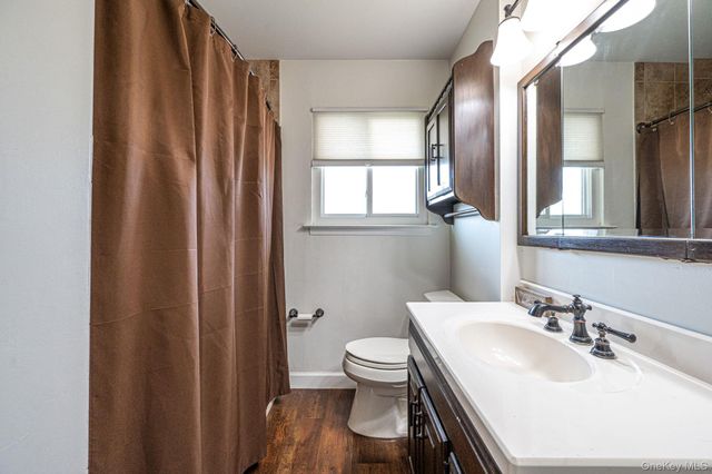 413 N Broadway, Lindenhurst, NY 11757