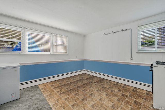 413 N Broadway, Lindenhurst, NY 11757