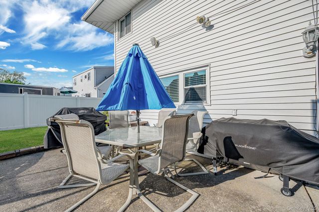 413 N Broadway, Lindenhurst, NY 11757