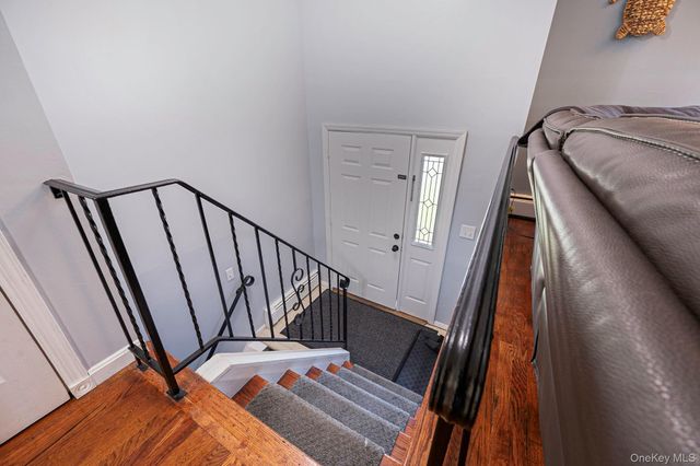 413 N Broadway, Lindenhurst, NY 11757
