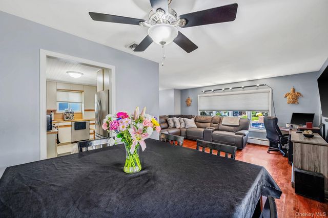 413 N Broadway, Lindenhurst, NY 11757