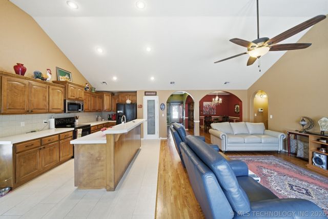 2015 W 4th Place S, Claremore, OK 74017
