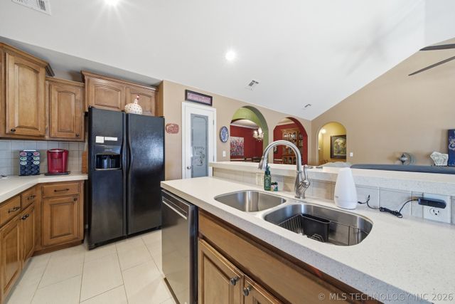 2015 W 4th Place S, Claremore, OK 74017