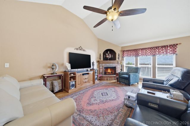 2015 W 4th Place S, Claremore, OK 74017