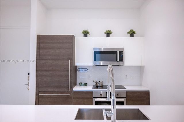 301 Altara Ave 202, Coral Gables, FL 33146