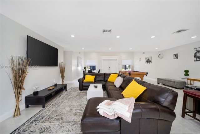 31 SE 12th St, Pompano Beach, FL 33060