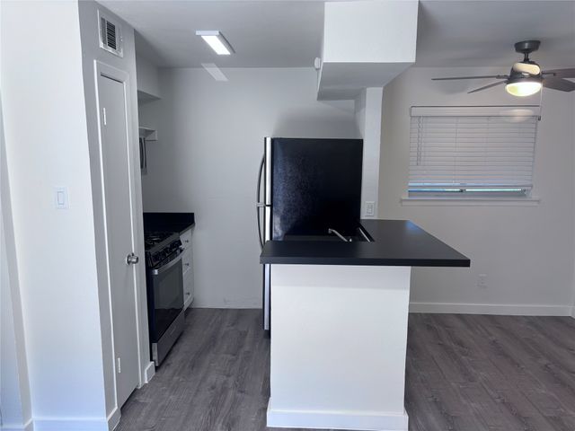 2707 Shelby Avenue, Dallas, TX 75219