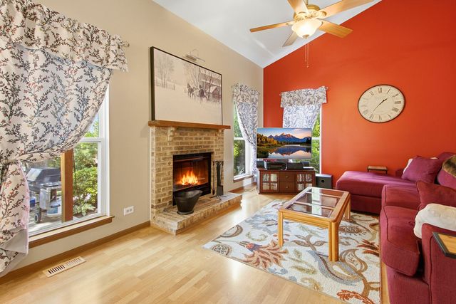 14 W Country Walk Drive, Round Lake Beach, IL 60073