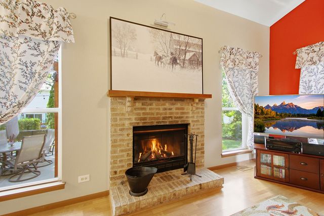 14 W Country Walk Drive, Round Lake Beach, IL 60073