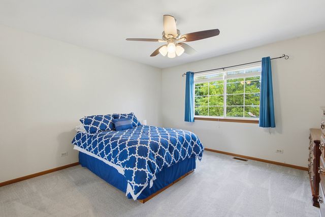 14 W Country Walk Drive, Round Lake Beach, IL 60073