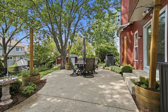 14 W Country Walk Drive, Round Lake Beach, IL 60073