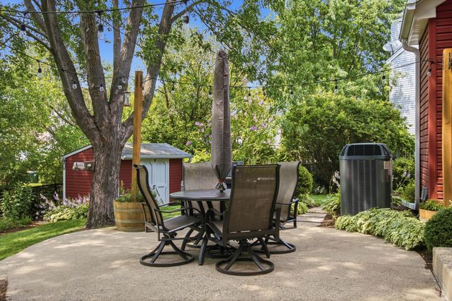 14 W Country Walk Drive, Round Lake Beach, IL 60073