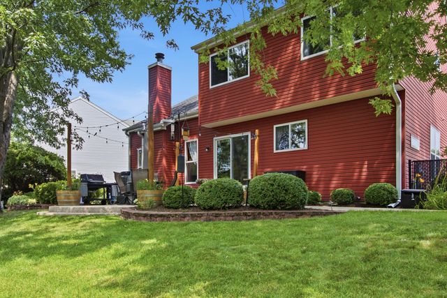 14 W Country Walk Drive, Round Lake Beach, IL 60073