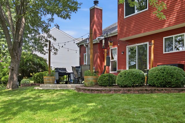 14 W Country Walk Drive, Round Lake Beach, IL 60073