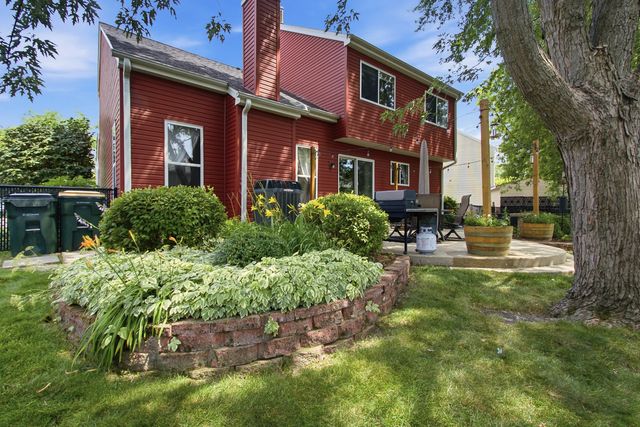 14 W Country Walk Drive, Round Lake Beach, IL 60073