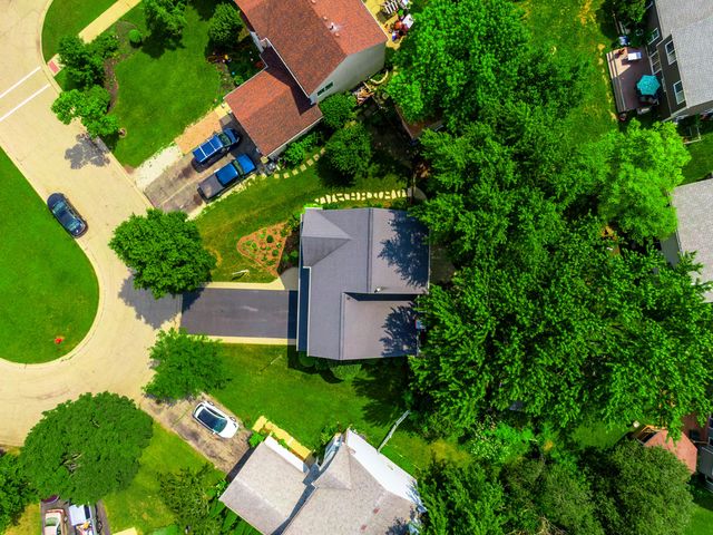 14 W Country Walk Drive, Round Lake Beach, IL 60073