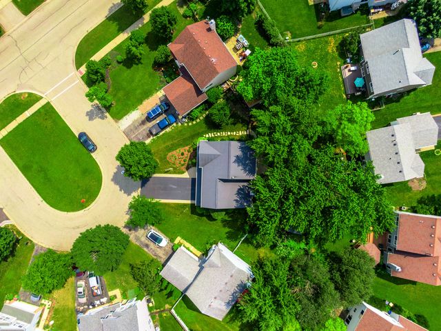 14 W Country Walk Drive, Round Lake Beach, IL 60073