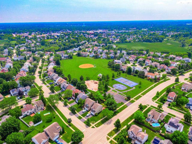 14 W Country Walk Drive, Round Lake Beach, IL 60073