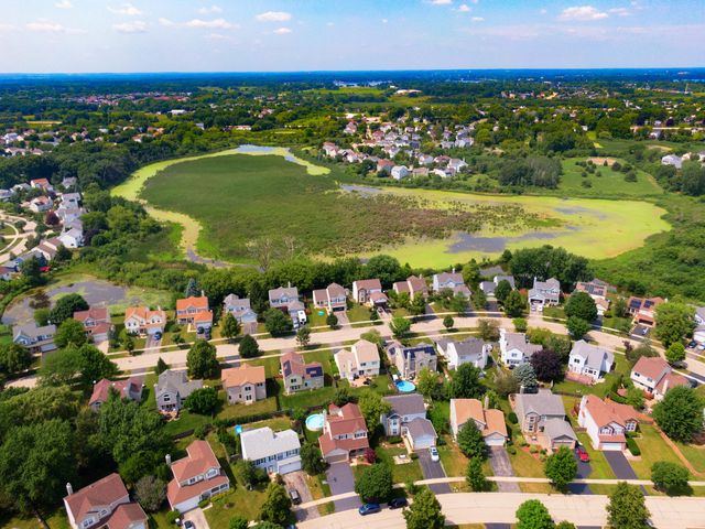 14 W Country Walk Drive, Round Lake Beach, IL 60073
