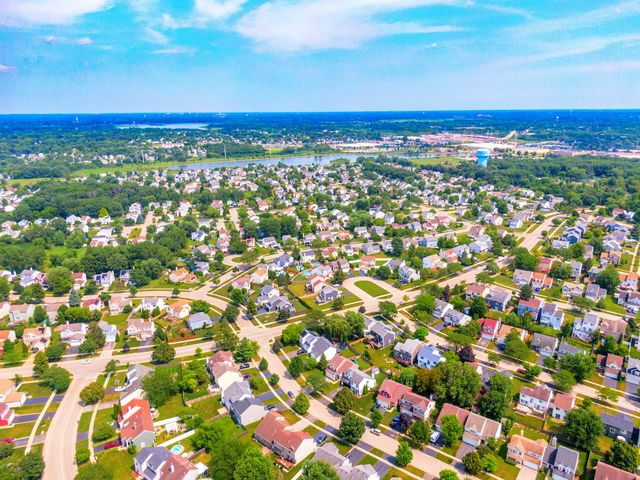 14 W Country Walk Drive, Round Lake Beach, IL 60073