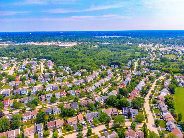 14 W Country Walk Drive, Round Lake Beach, IL 60073