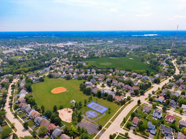 14 W Country Walk Drive, Round Lake Beach, IL 60073