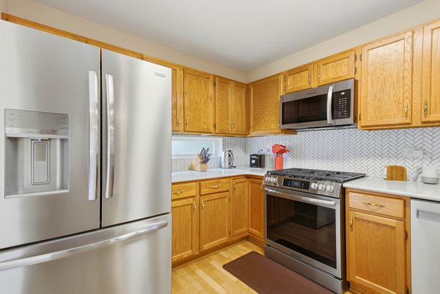 14 W Country Walk Drive, Round Lake Beach, IL 60073