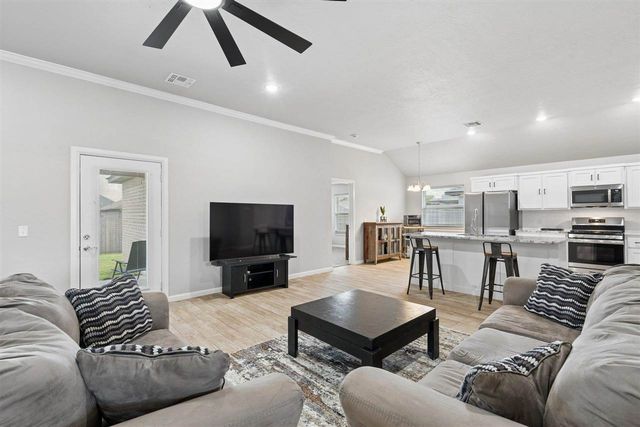 205 NW Sandstone, Cache, OK 73527