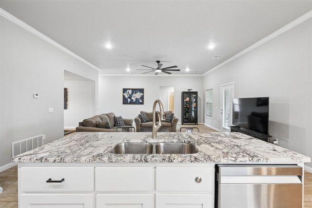 205 NW Sandstone, Cache, OK 73527