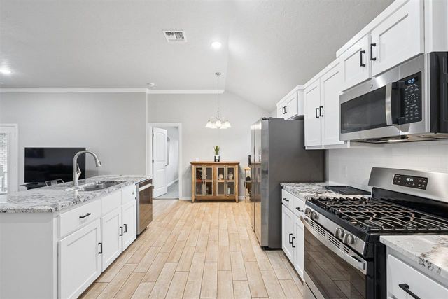 205 NW Sandstone, Cache, OK 73527