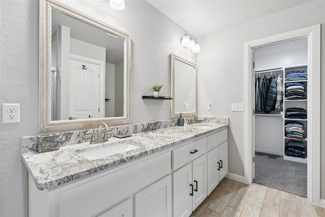 205 NW Sandstone, Cache, OK 73527