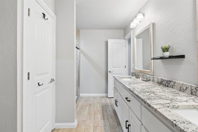 205 NW Sandstone, Cache, OK 73527