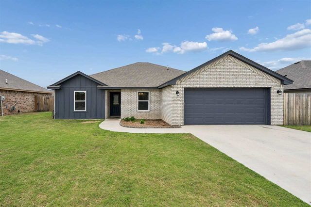 205 NW Sandstone, Cache, OK 73527