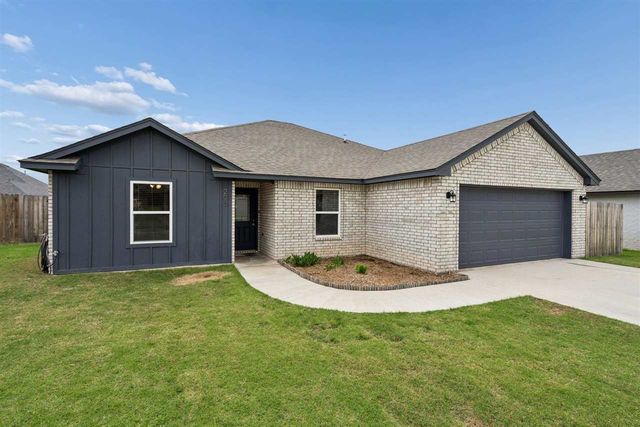 205 NW Sandstone, Cache, OK 73527