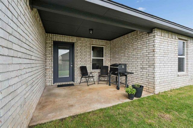 205 NW Sandstone, Cache, OK 73527
