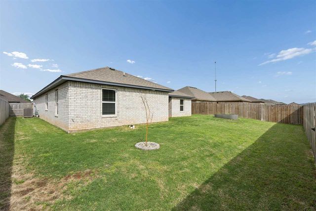 205 NW Sandstone, Cache, OK 73527