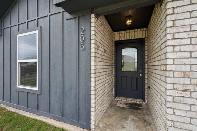 205 NW Sandstone, Cache, OK 73527