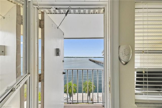 720 Tarpon ST, Fort Myers, FL 33916