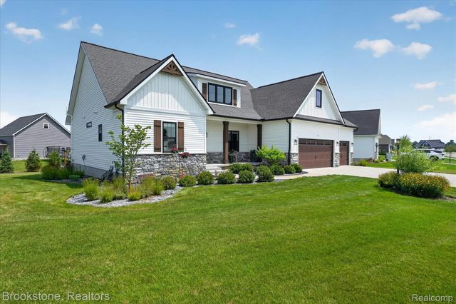 9830 Loretta Lane, Green Oak Township, MI 48178