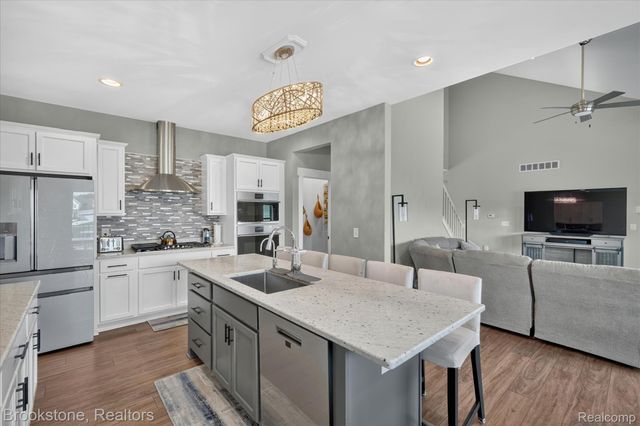 9830 Loretta Lane, Green Oak Township, MI 48178
