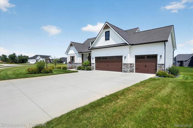 9830 Loretta Lane, Green Oak Township, MI 48178