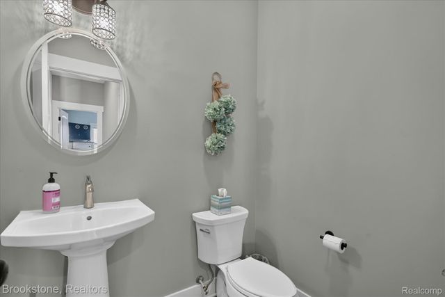 9830 Loretta Lane, Green Oak Township, MI 48178