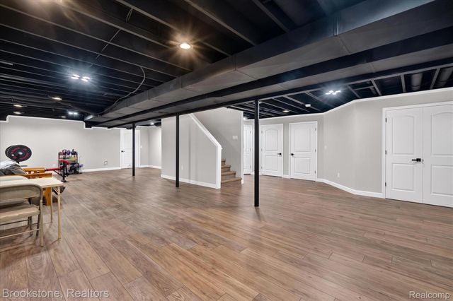 9830 Loretta Lane, Green Oak Township, MI 48178
